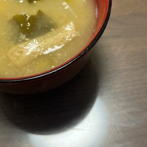 白菜・たまねぎ・油揚げの味噌汁